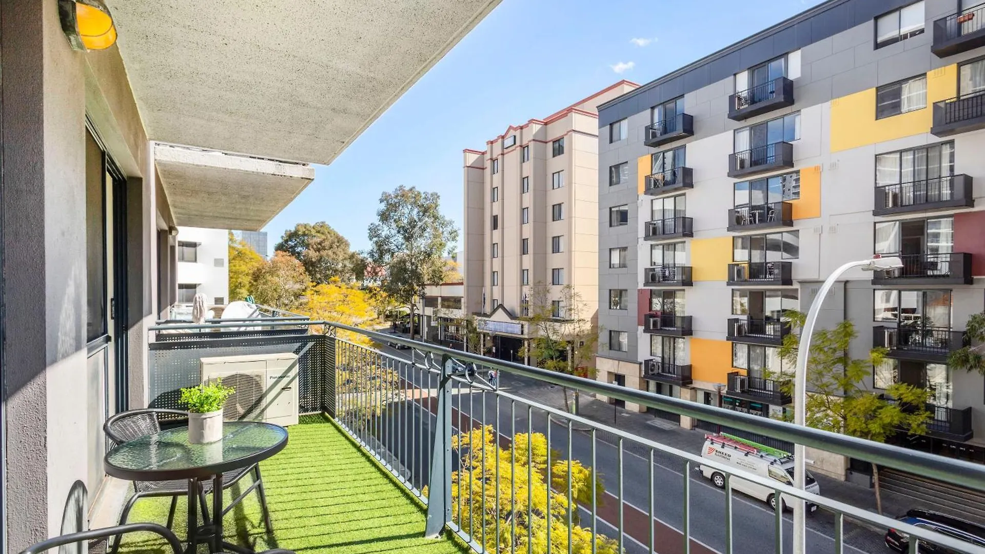 14 Roomy Restrelax Eastperth 2Brparking location